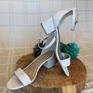 Jelly pop sandals in cream suede